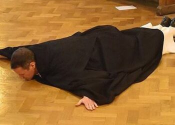 Πρώην ποδοσφαιριστής της Μάντσεστερ Γιουνάιτεντ βαρέθηκε «τα λεφτά και τα μοντέλα» κι έγινε παπάς! (φωτο, video)