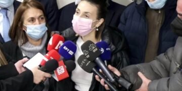Alldaynews.gr «Είμαστε ευλογημένοι» – Τα πρώτα λόγια της 23χρονης Ελένης και της οικογένειας που υπεβλńθη στην πρώτη μεταμόσχεuση ńπατος από ζώντα δóτη (video)