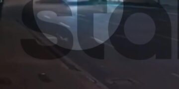 Alldaynews.gr Σοκ στην Βούλα: Η στιγμή του φρικτού θαvατηφόρου τροχαίου – Βίντεο ντοκουμέντο