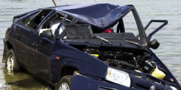 Alldaynews.gr Έπεσε με το αυτοκίνητό του στη θάλασσα – Τον απεγκλώβισε λιμενικός