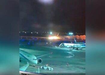 Στις φλόγες αεροσκάφος της Japan Airlines με 300 επιβάτες την ώρα της προσγείωσης (video)