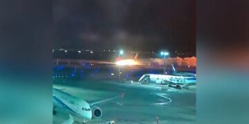 Alldaynews.gr Στις φλόγες αεροσκάφος της Japan Airlines με 300 επιβάτες την ώρα της προσγείωσης (video)