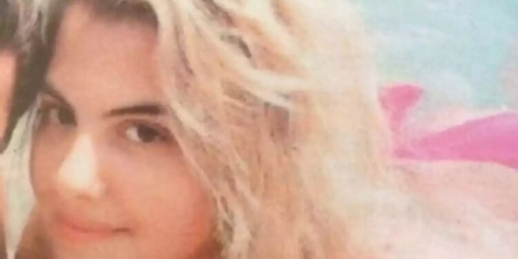 Alldaynews.gr «Υποκλίνομαι μπροστά σου» – Έγινε 28 η Ασπασία Μπόγρη που πυροβολήθηκε στο κεφάλι από τον πατέρα της, το 2013