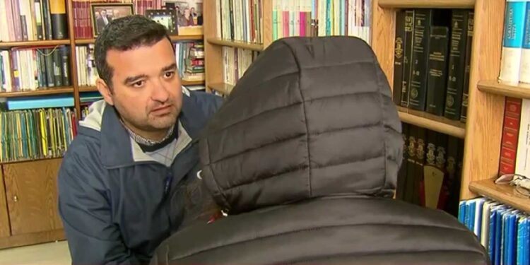 Alldaynews.gr «Με έριξε στον καναπέ»! 23χρονη νταντά στην Κοζάνη κατήγγειλε μπαμπά για σ3ξουαλική παρενόχληση (video)