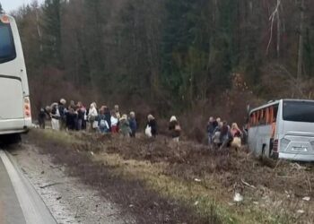 Τουριστικό λεωφορείο συγκρούστηκε με νταλίκα στη Βουλγαρία – Και Έλληνες στους τραυματίες