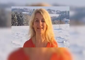 Σκάνδαλο: Δασκάλα δημοτικού παρέδιδε μαθήματα opγασμoύ σε ενήλικες στο ίντερνετ