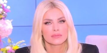 Alldaynews.gr Κατερίνα Καινούργιου: “Τις τελευταίες 20 μέρες τον βλέπω στον ύπνο μου – Προσπαθεί να με προειδοποιήσει για κάτι”