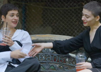 Πώς δύο δίδυμες που πουλήθηκαν κατά τη γέννησή τους επανενώθηκαν μέσω ενός βίντεο στο TikTok