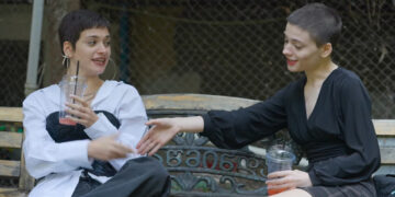 Alldaynews.gr Πώς δύο δίδυμες που πουλήθηκαν κατά τη γέννησή τους επανενώθηκαν μέσω ενός βίντεο στο TikTok