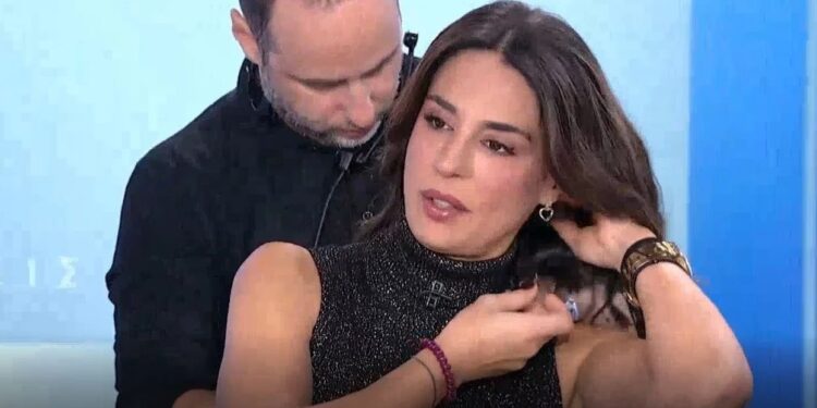 Alldaynews.gr Πρωτοχρονιάτικο απρόοπτο στην ΕΡΤ – Έβγαλαν την παρουσιάστρια στον αέρα την ώρα που την ετοίμαζαν