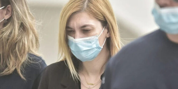 Alldaynews.gr Ρούλα Πισπιρίγκου: «Με χτύπησαν στη ΓΑΔΑ για να ομολογήσω» – Όσα είπε στο δικαστήριο. Ο Μπουφόν, ο Πάριος και η χαρτορίχτρα