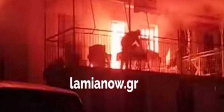 Αστυνομικοί, θείος και ανιψιός, είδαν τα σπίτια τους να παίρνουν φωτιά και να καταστρέφονται