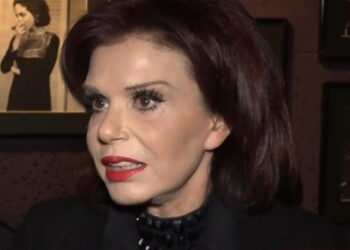 Πωλίνα Γκιωνάκη: «Τι ισορροπiα μπορεί να έχει ένα παιδi, όταν η μάνα του είναι άνδpας;»