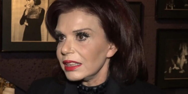 Alldaynews.gr Πωλίνα Γκιωνάκη: «Τι ισορροπiα μπορεί να έχει ένα παιδi, όταν η μάνα του είναι άνδpας;»