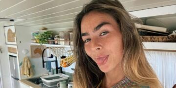 «Είμαι παραδοσιακή νοικοκυρά, πιστεύω ότι οι γυναίκες δεν θα επιβίωναν χωρίς τους άνδρες» – Οι δηλώσεις που ξεσήκωσαν τα social media