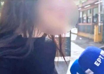 Κολωνός: «Μόνη μου έβρισκα πελάτες, είναι αθώα» – Υπερασπίζεται την 30χρονη η 17χρονη