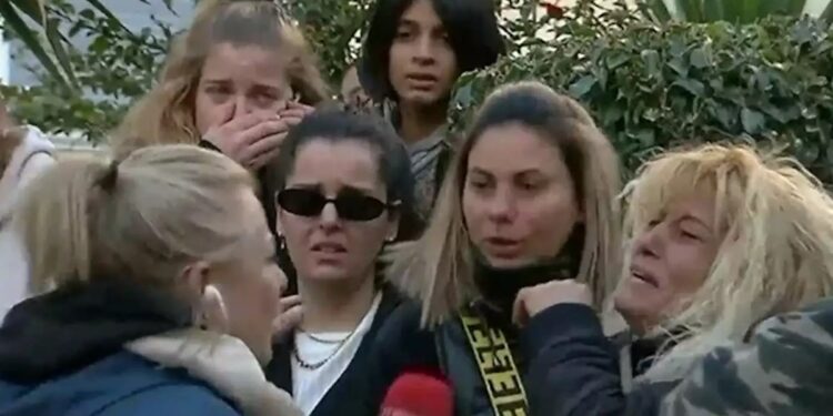 Τρομακτική κατολίσθηση έθαψε ζωντανούς σχεδόν 50 ανθρώπους (φωτο, video)