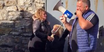 Alldaynews.gr Άντζελα Δημητρίου – Όλγα Κιουρτσάκη: Άγριος τσακωμός στην Αμερική – «Δεν μπορεί να δει το εγγόνι της»