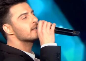 «Μίλα ρε τέρας! Πού άφησες το παιδί μου;»: Ο σπαραγμός της μητέρας του Μπάμπη έξω από το ΑΤ που καταθέτει ο κρεοπώλης