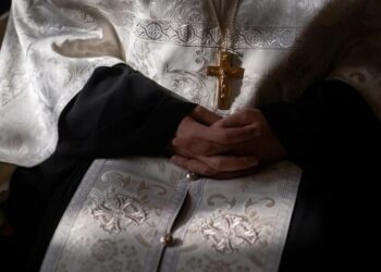 Οι συμβουλές ενός εξορκιστή για να κρατήσετε μακριά τους «δαίμονες» (φωτο, video)