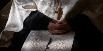 Alldaynews.gr Οι συμβουλές ενός εξορκιστή για να κρατήσετε μακριά τους «δαίμονες» (φωτο, video)