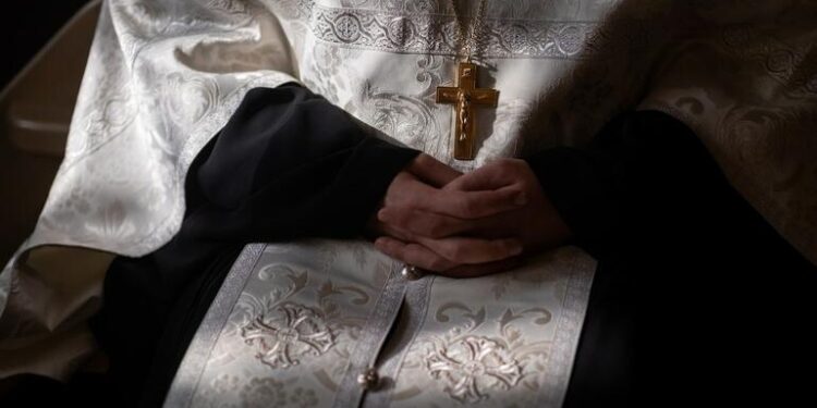 Alldaynews.gr Οι συμβουλές ενός εξορκιστή για να κρατήσετε μακριά τους «δαίμονες» (φωτο, video)