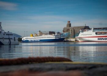 Δεμένα τα πλοία στα λιμάνια – Απαγορευτικό απόπλου σε Πειραιά, Ραφήνα, Κέρκυρα