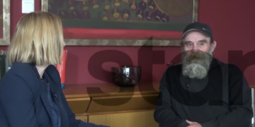 Alldaynews.gr Κωνσταντίνος Πολυχρονόπουλος: «Δεν έχω αγγίξει χρήματα από τον Άλλο Άνθρωπο» – Η αλήθεια για τη φωτογραφία που παίζει «φρουτάκια» (video)