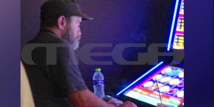 «Ο Άλλος άνθρωπος»: Στο πρακτορείο πατέρα γνωστής παρουσιάστριας έπαιζε τυχερά παιχνίδια ο Κωνσταντίνος Πολυχρονόπουλος