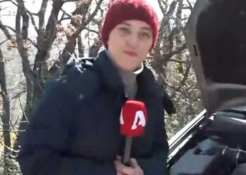 Ξεκαρδιστικό βίντεο: Λαρισαία ρεπόρτερ του ALPHA έμεινε με το αυτοκίνητο και το… ξεμάτιαζε για να πάρει μπρος (video)
