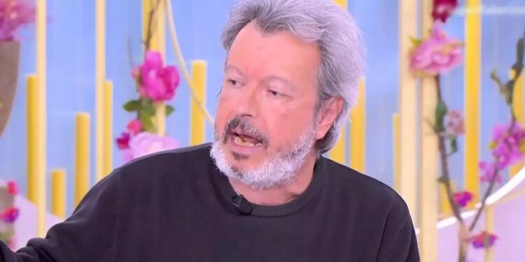 Alldaynews.gr Πέτρος Τατσόπουλος: Ξέσπασε στον αέρα – «Να αποχωρήσω τώρα και να τον ακούσετε, λέει διαρκώς ότι με…»