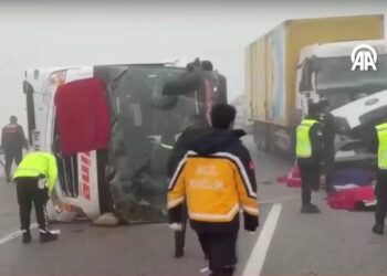 Τροχαίο δυστύχημα στην Τουρκία – 4 νεκροί από σύγκρουση φορτηγού με λεωφορείο