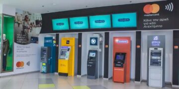 ΑΤΜ: Αλλάζουν οι διατραπεζικές χρεώσεις – Πόσο θα χρεώνει η κάθε τράπεζα