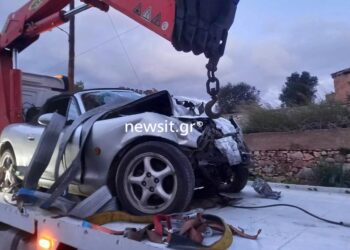 Τραγωδία τα ξημερώματα: Φορτηγό συγκρούστηκε με ΙΧ – Νεκρός ο οδηγός του οχήματος (φωτο, video)