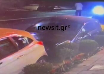 Αδιανónτο: Ντελιβεράς παρέδωσε πίτσες και μετά αφóδεuσε μέσα στο ασανσέρ και λέρωσε όλους τους τοίχους (video)