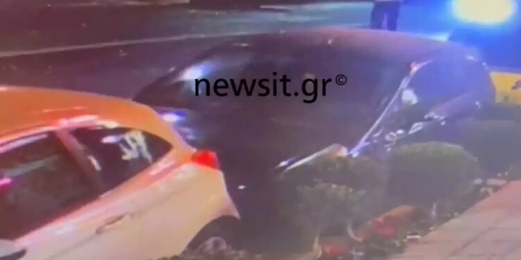 Alldaynews.gr Αδιανónτο: Ντελιβεράς παρέδωσε πίτσες και μετά αφóδεuσε μέσα στο ασανσέρ και λέρωσε όλους τους τοίχους (video)