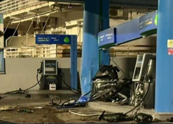 Βομβαρδισμένο τοπίο βενζινάδικο στη Βούλα – «Ισοπεδώθηκε» από τζιπ