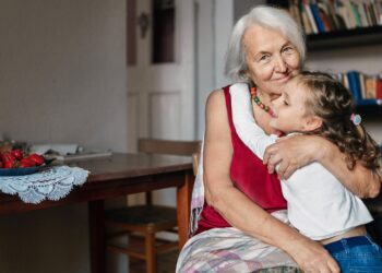 Ο πιο σημαντικός άνθρωπος στη ζωή σου είναι η γιαγιά σου. Τη θυμάσαι;