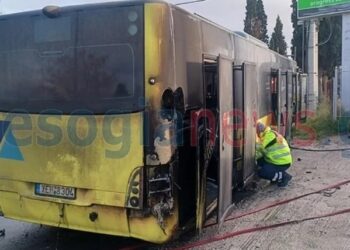Θρίλερ στη Λεωφόρο Λαυρίου: Λεωφορείο τυλίχτηκε στις φλόγες εν κινήσει (φωτο)