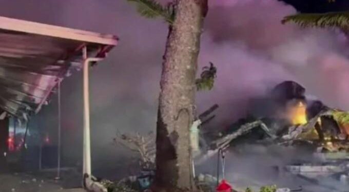 Alldaynews.gr ΗΠΑ: Αεροσκάφος συνετρίβη σε κοινότητα με τροχόσπιτα – «Υπάρχουν πολλοί νεκροί» (video)