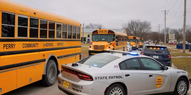ΗΠΑ: Νιόπαντρη καθηγήτρια κακοποιούσε σ3ξouαλικά ανήλικους μαθητές – Απολύθηκε και τη χώρισε ο σύζυγος