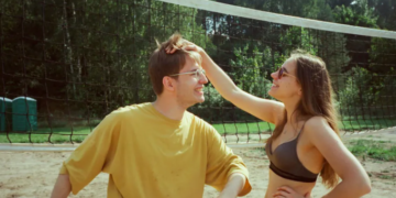 Alldaynews.gr 23χρονος αφού πήρε πτυχίο με τη βοήθεια του ChatGPT, το έβαλε να μιλάει στο Tinder για να βρει κοπέλα – Βγήκε με αρκετές και παντρεύεται μία από αυτές!