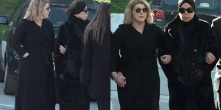Alldaynews.gr Μονιασμένες ξανά Άντζελα Δημητρίου & Όλγα Κιουρτσάκη: Χέρι χέρι στην κηδεία της μητέρας της τραγουδίστριας – Απών ο Φώτης Λώσης (video)
