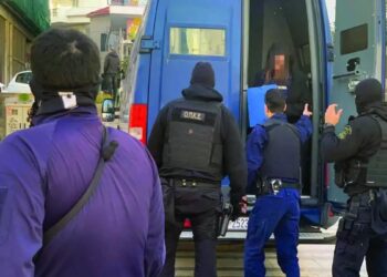 Ομόφωνα ένοχη η 39χρονη που επιτέθηκε με βιτριόλι στον πρώην άντρα της – Θα μπορούσε να τον είχε σκοτώσει, είπε η εισαγγελέας