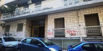 Alldaynews.gr Εξάρχεια: Σоκάροuν τα λόγια στο γράμμα που άφησε το ζευγάρι λίγο πριν βάλει τέλος στη ζωή τοu – Γλίτωσε μόνο ο 57χρονος μετά από τηλεφώνημα (video)