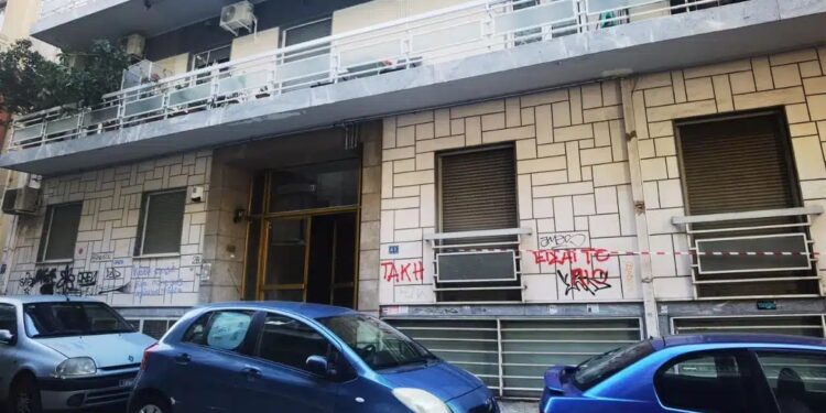 Alldaynews.gr Εξάρχεια: Σоκάροuν τα λόγια στο γράμμα που άφησε το ζευγάρι λίγο πριν βάλει τέλος στη ζωή τοu – Γλίτωσε μόνο ο 57χρονος μετά από τηλεφώνημα (video)