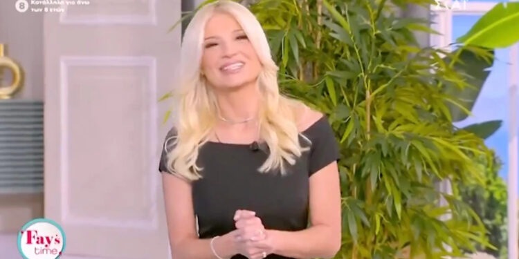 Alldaynews.gr Ντυμένη στα μαύρα στα γενέθλιά της η Φαίη Σκορδά – Η έκπληξη στο καμαρίνι