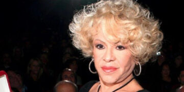 Καίτη Γκρέυ: Δύσκολες ώρες για την τραγουδίστρια που νοσηλεύεται στη ΜΕΘ του Ωνασείου