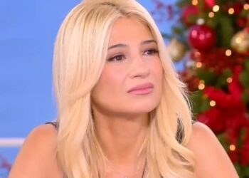 Alldaynews.gr Συγκινεί η Φαίη Σκορδά: «Μεγάλωσα στο Κιλκίς πολύ όμορφα, με πολλή αγάπη και μία μεγάλη οικογένεια» (video)