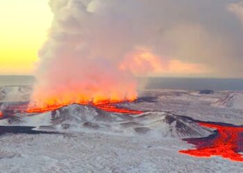 Ισλανδία: “Ποτάμια” λάβας πλησιάζουν εργοστάσιο παραγωγής ηλεκτρικής ενέργειας – Απόκοσμες εικόνες